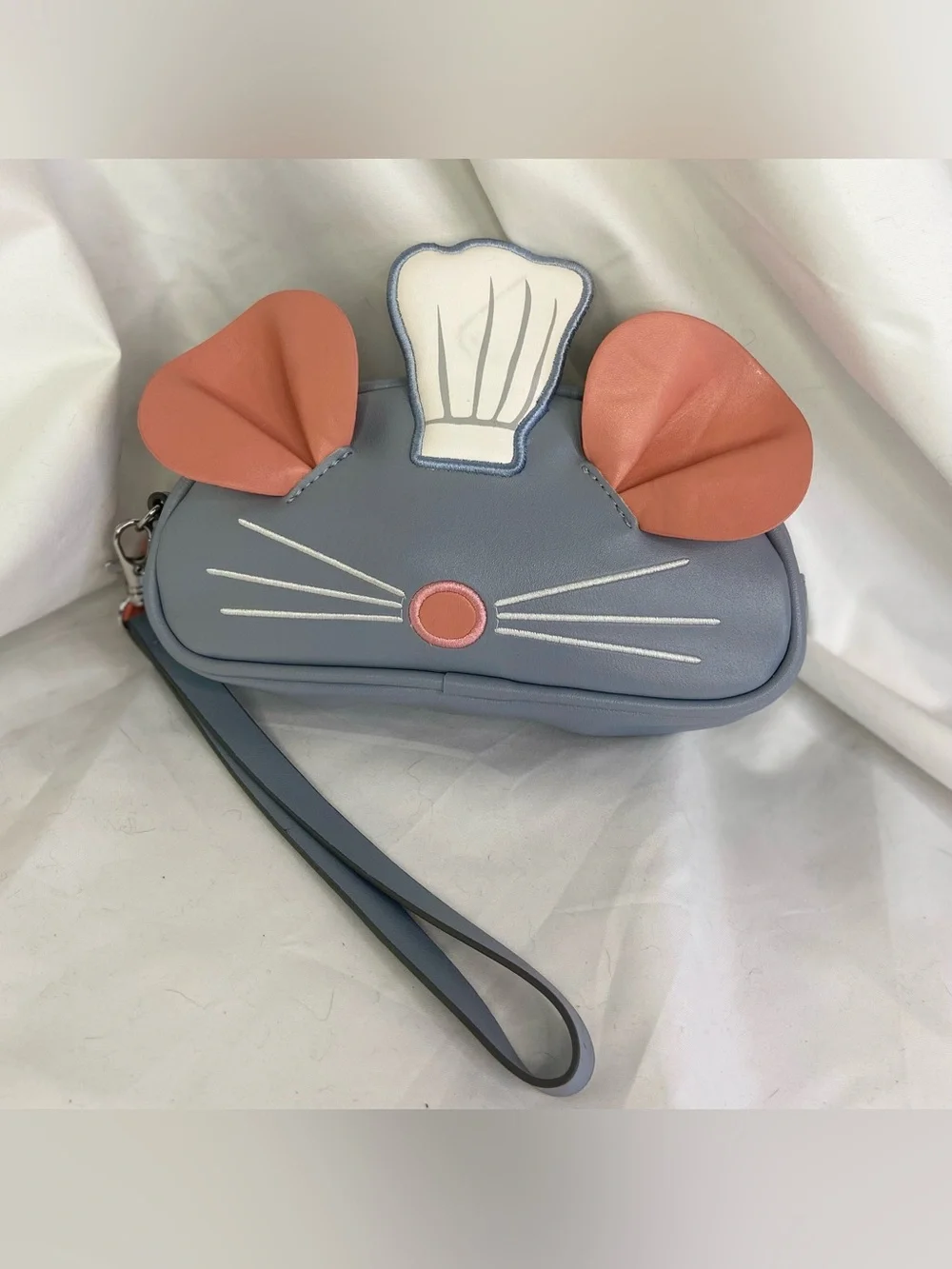 Disney Parks Epcot Remy’s Ratatouille Adventure Chef Rat Wristlet Bag Pouch